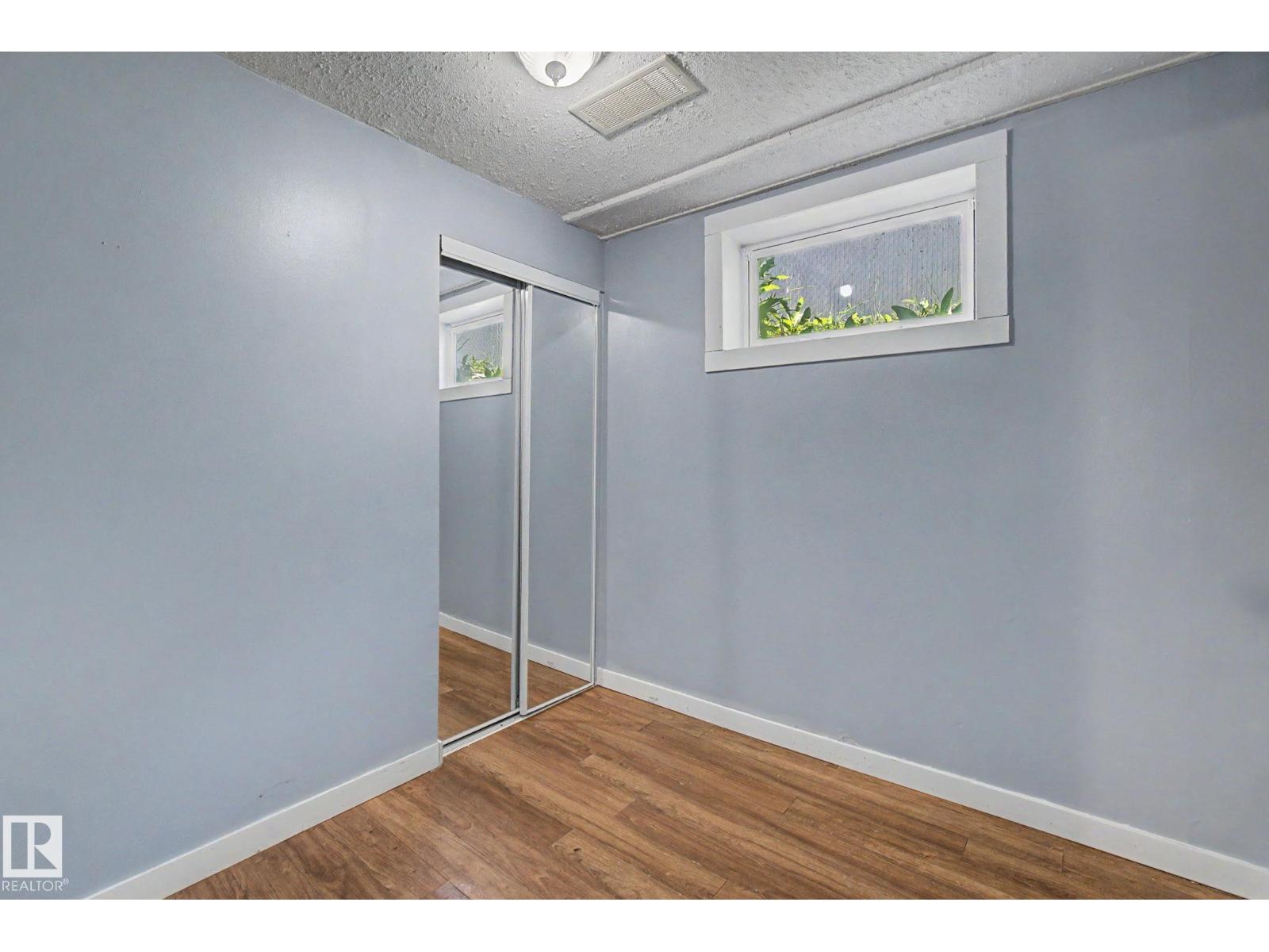 6237 13 AV NW - 32