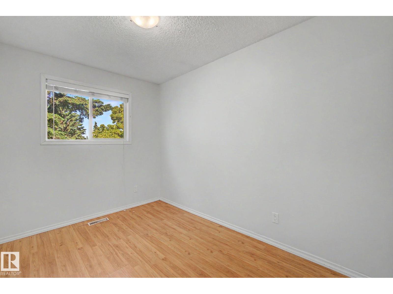 6237 13 AV NW - 17