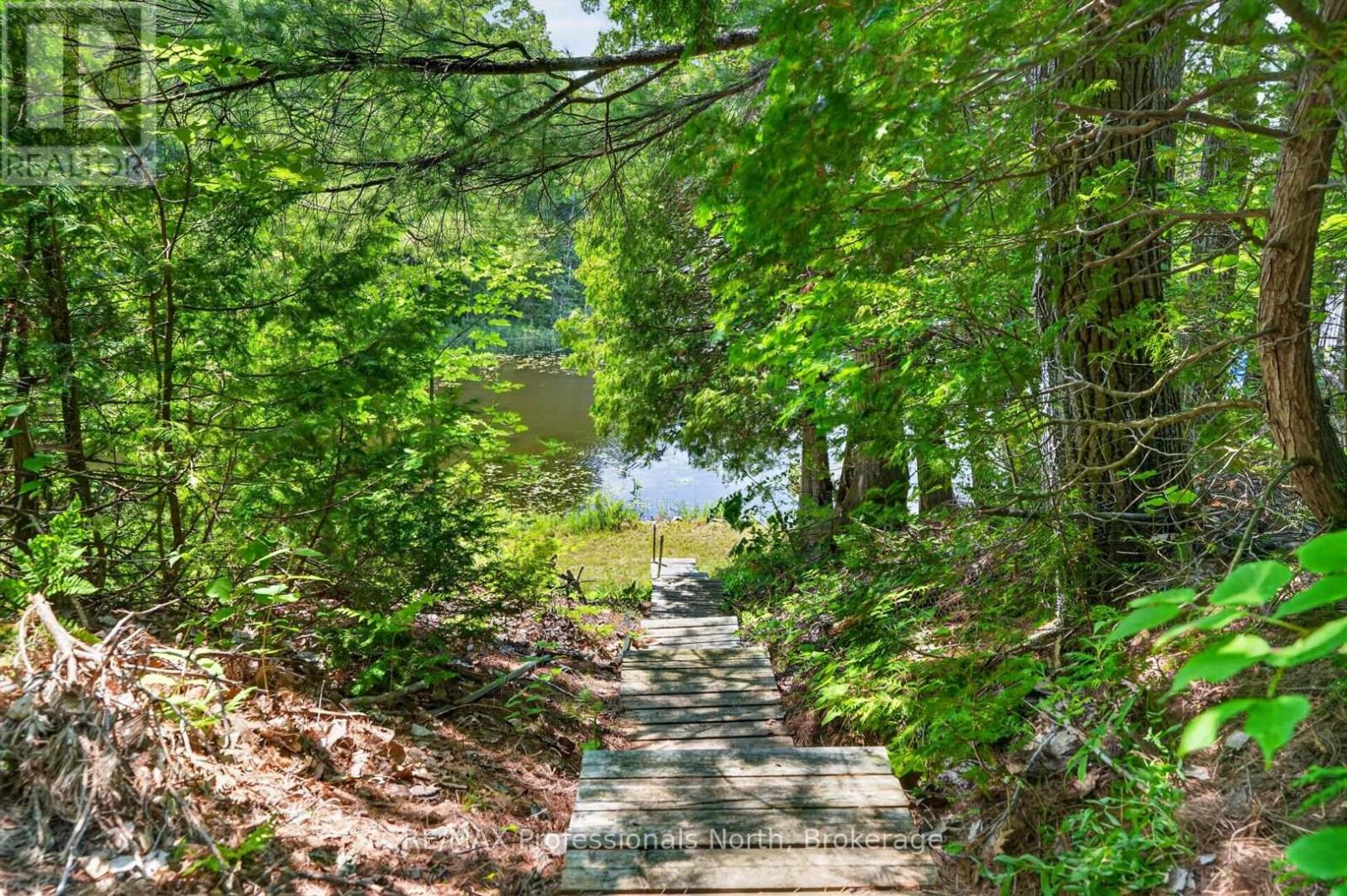 1032 GAZEBO LANE - 35