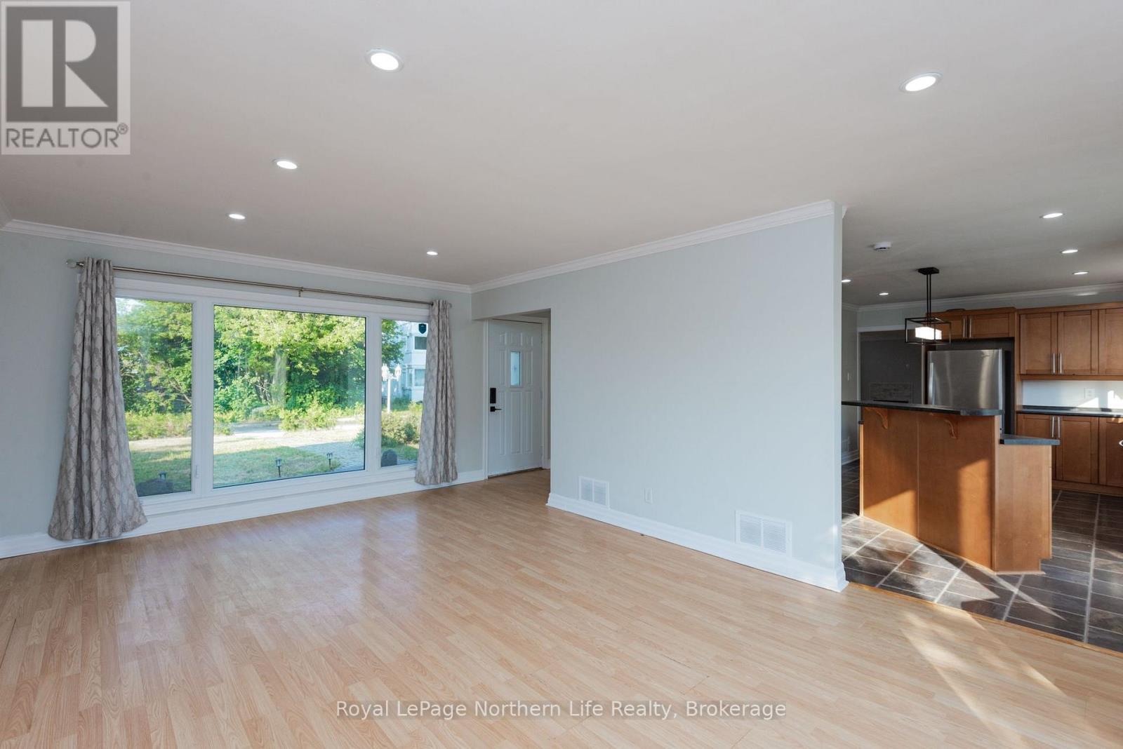 840 MCLAREN STREET - 23