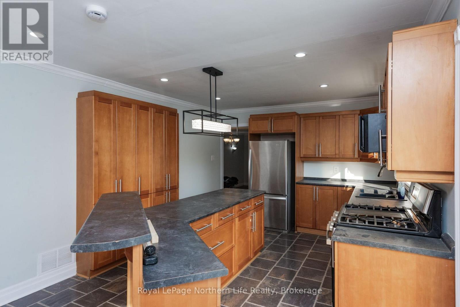 840 MCLAREN STREET - 25