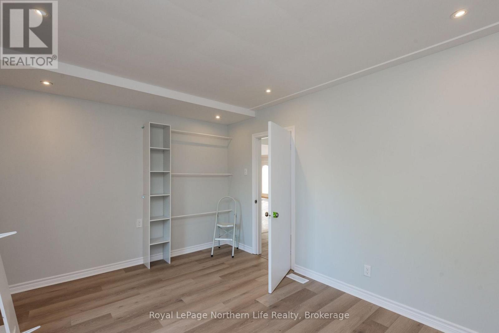 840 MCLAREN STREET - 37