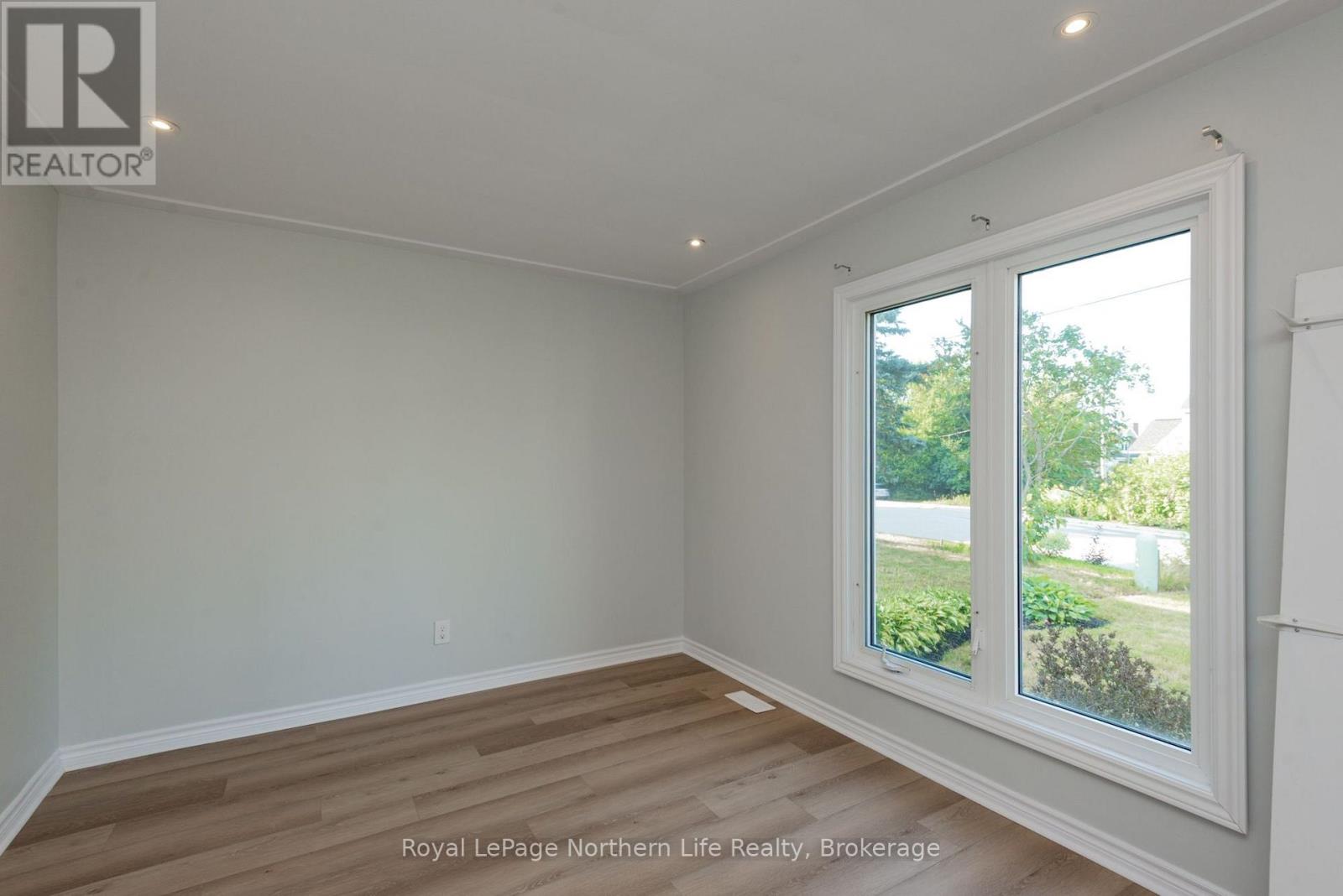 840 MCLAREN STREET - 35