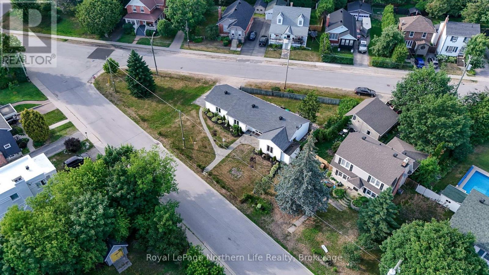 840 MCLAREN STREET - 8