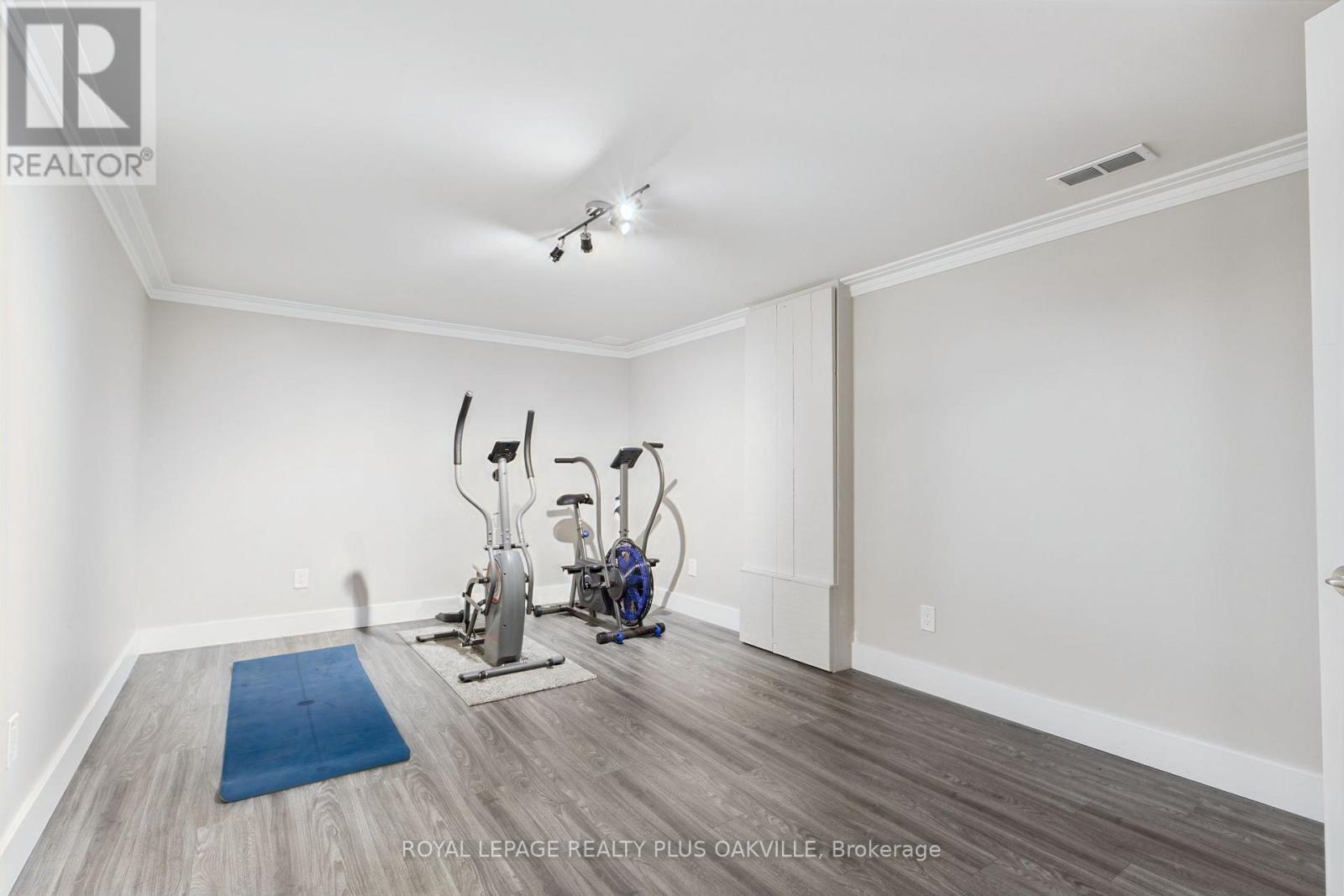 340 CLARENDON DRIVE - 32