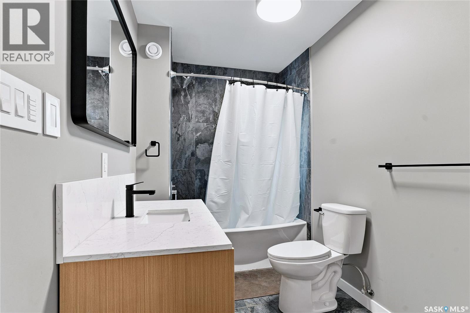 837 5th STREET E - Image 16