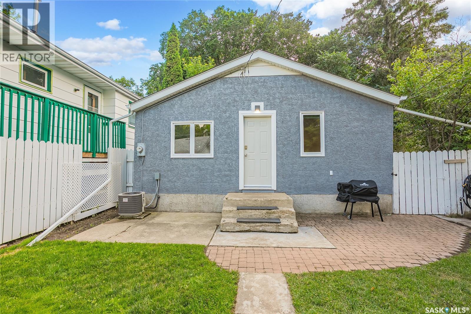 837 5th STREET E - Image 25