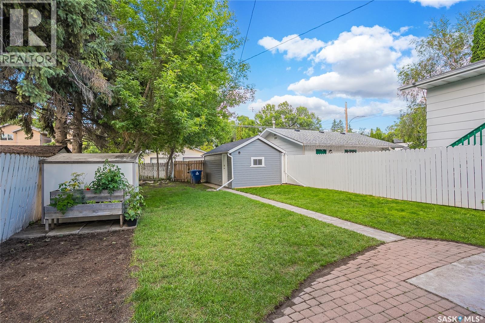 837 5th STREET E - Image 26