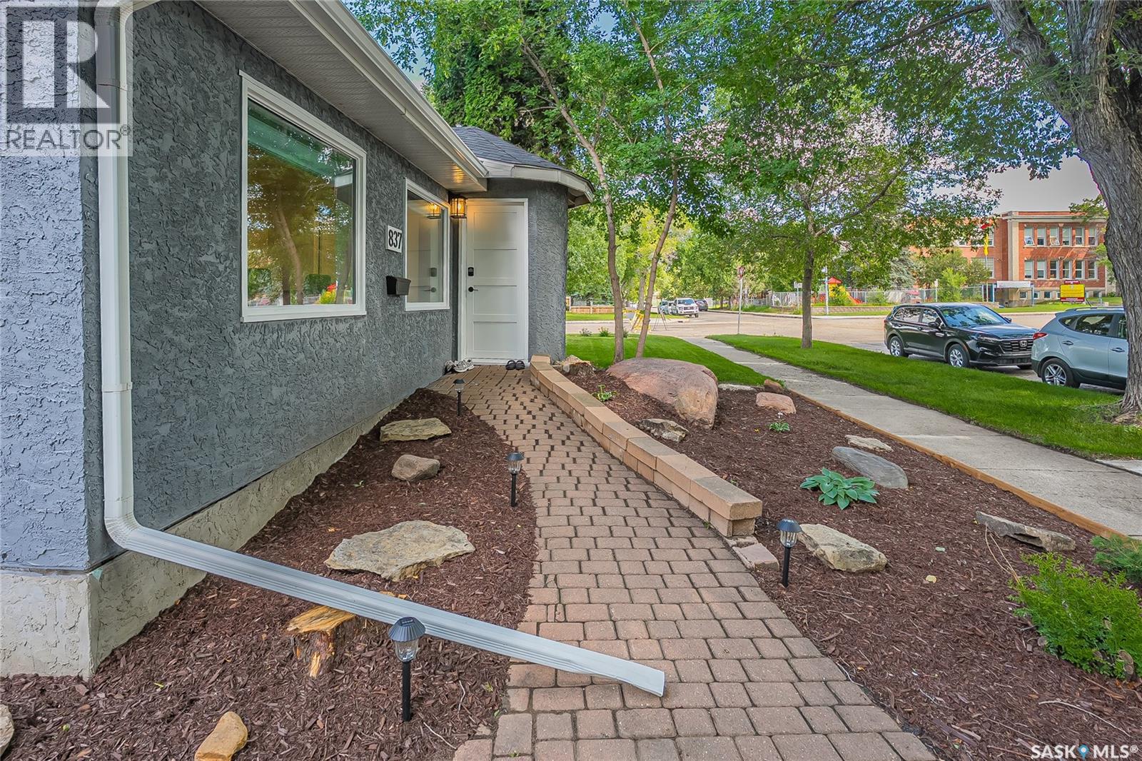 837 5th STREET E - Image 36