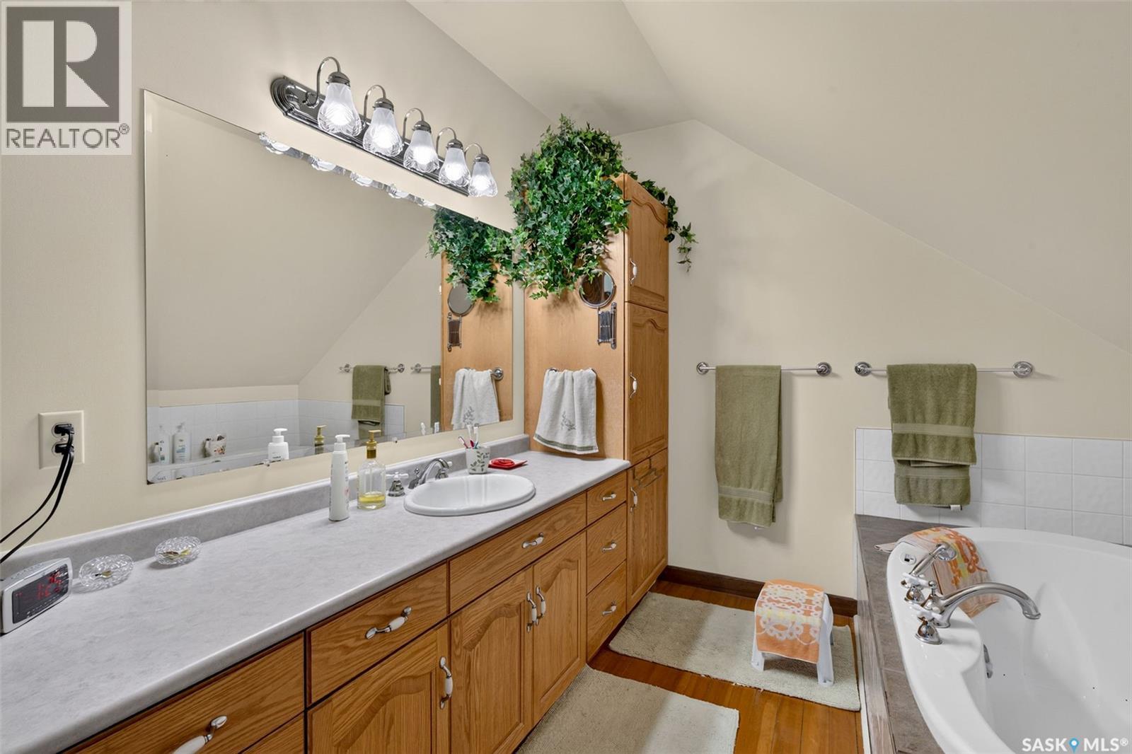 138 1st STREET S - Image 43