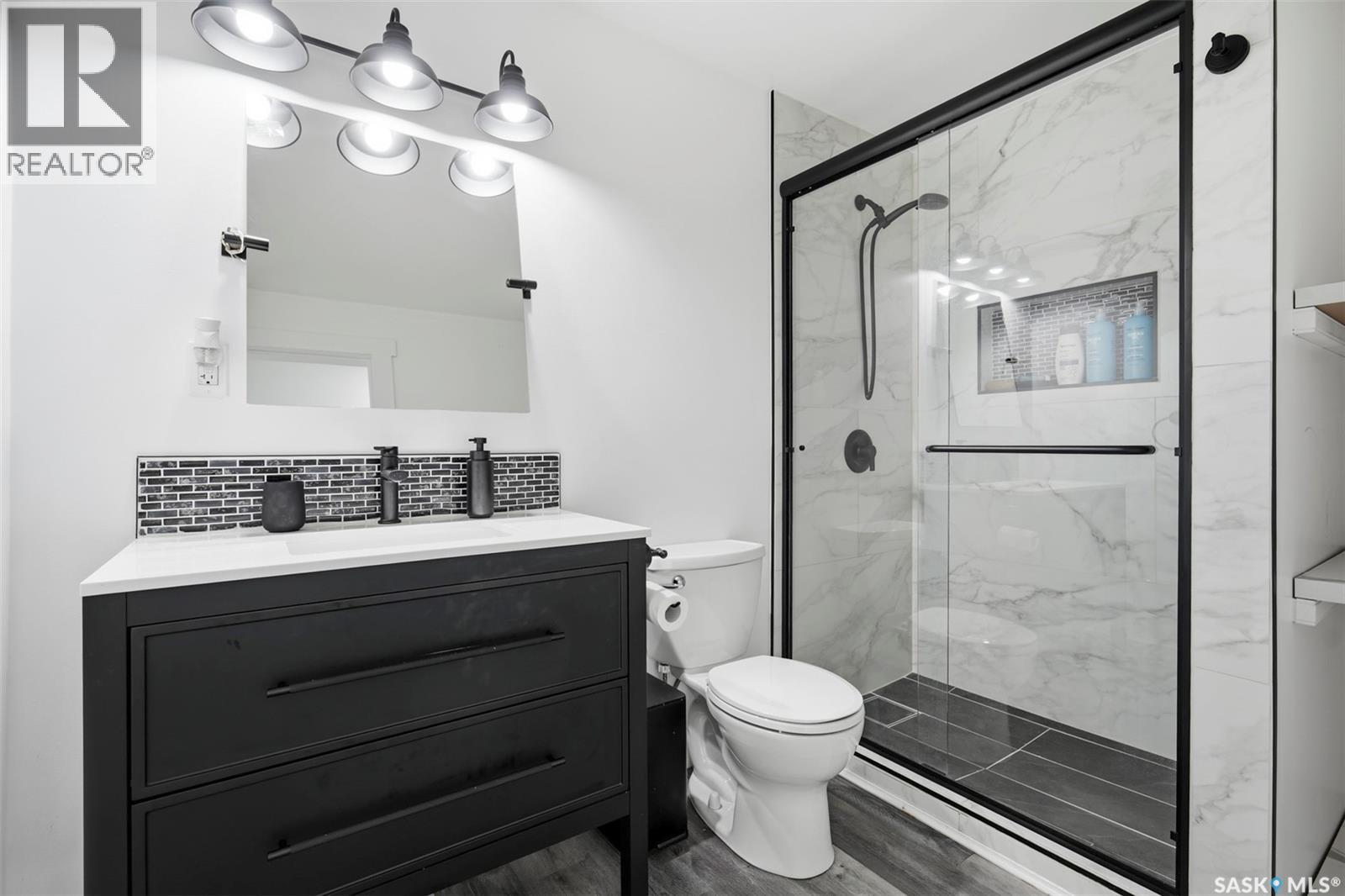 2435 Rosewood DRIVE - Image 32
