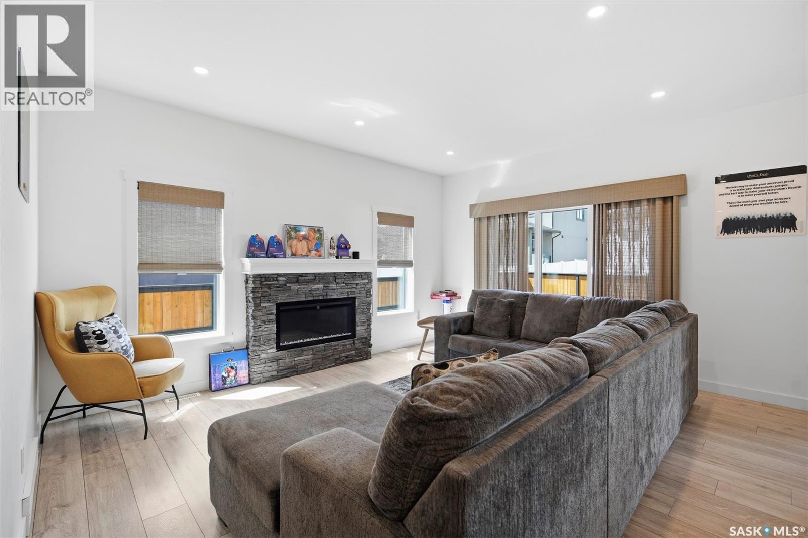 2435 Rosewood DRIVE - Image 8