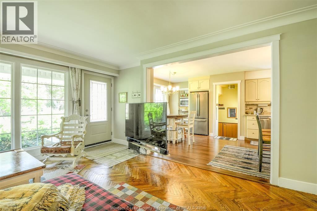3567 HOWARD - 10
