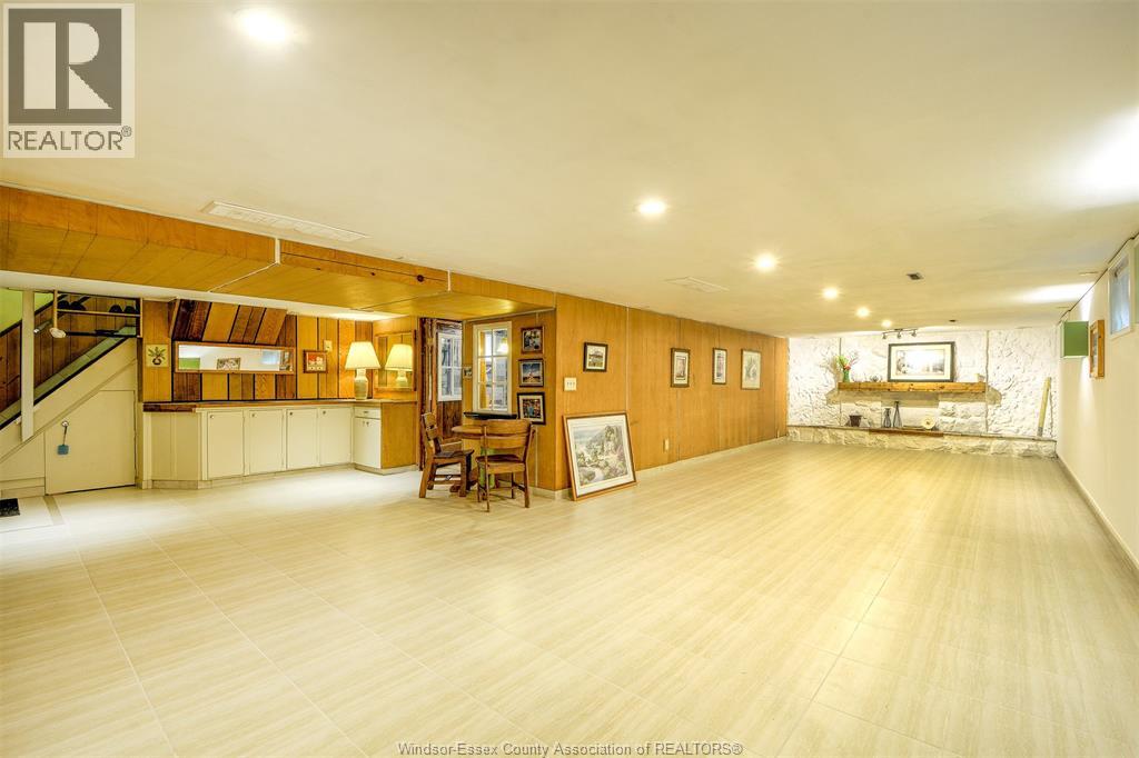3567 HOWARD - 22