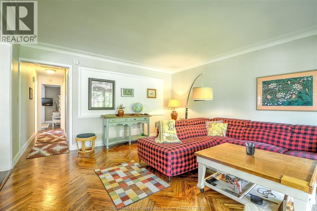 3567 HOWARD - 8