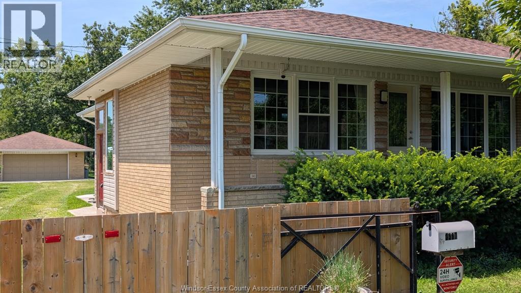 3567 HOWARD - 2