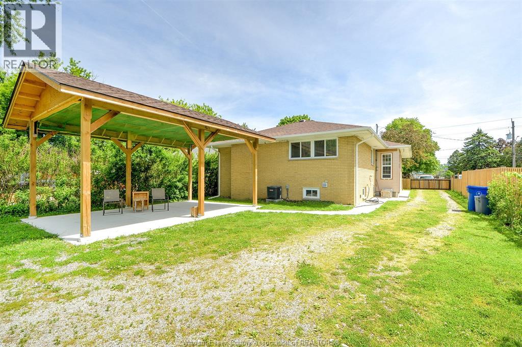 3567 HOWARD - 4