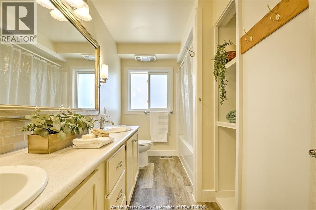3567 HOWARD - 16