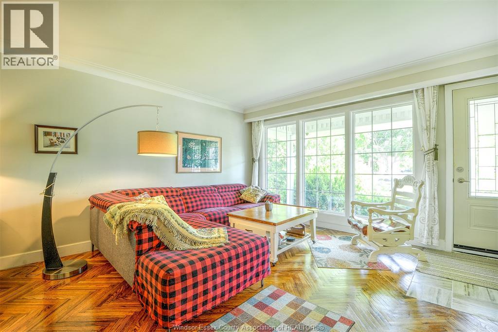 3567 HOWARD - 9