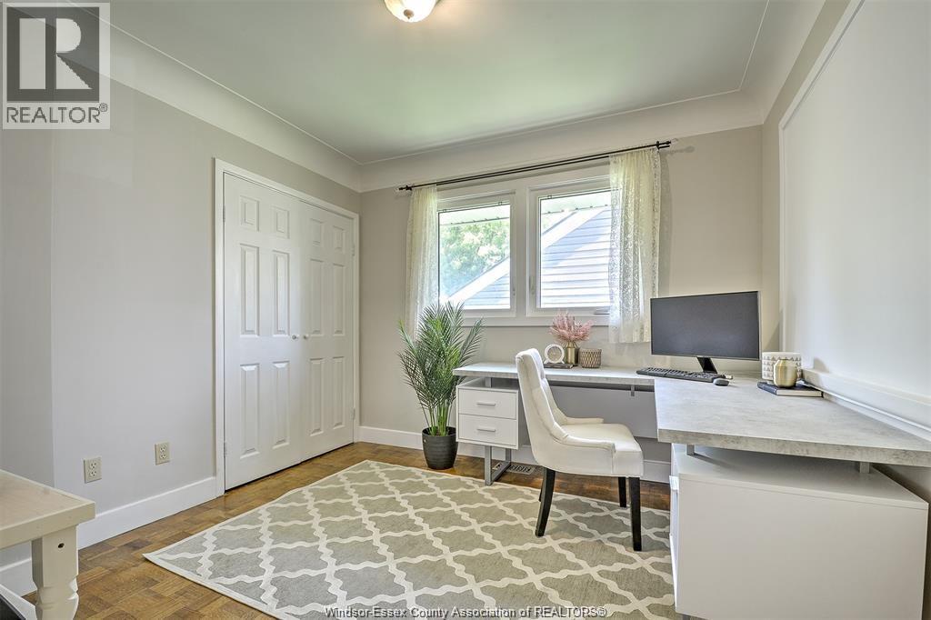 3567 HOWARD - 19