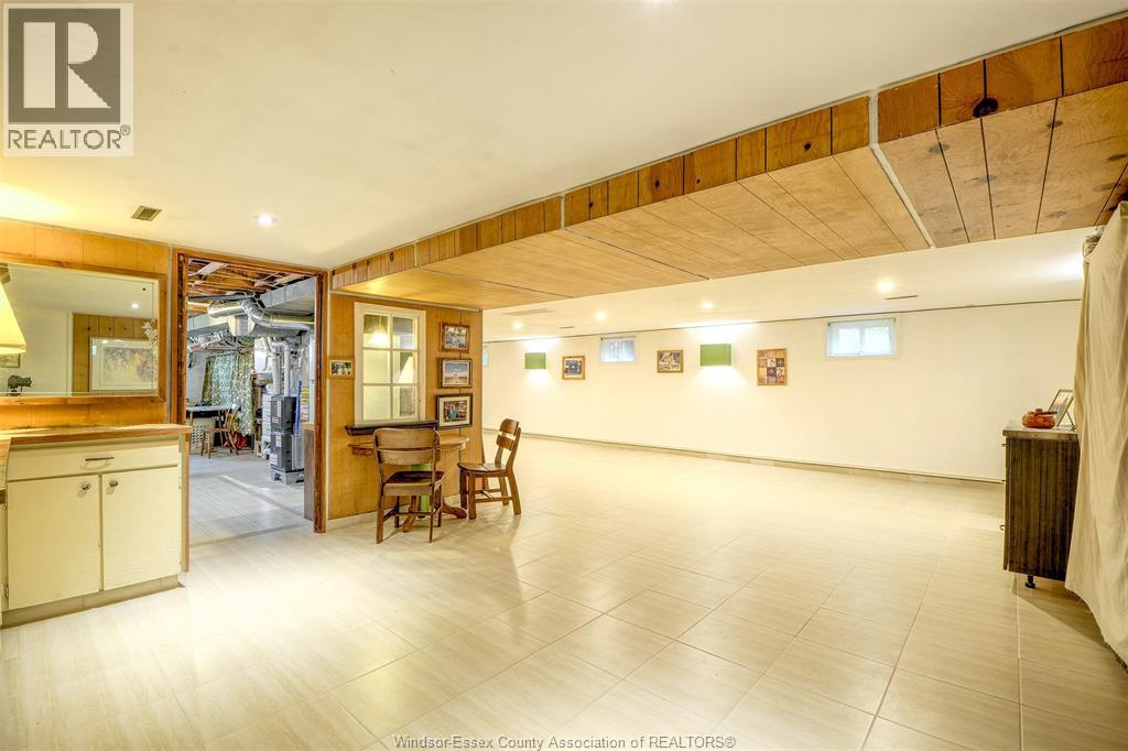 3567 HOWARD - 20