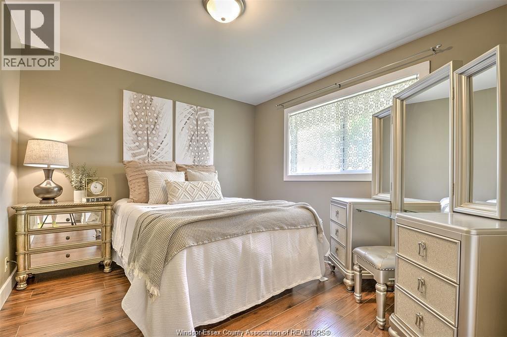 3567 HOWARD - 18