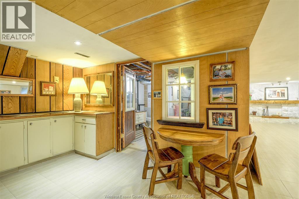 3567 HOWARD - 23