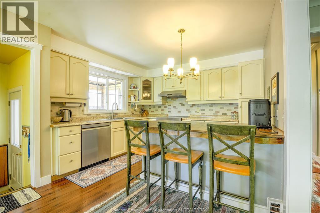3567 HOWARD - 12