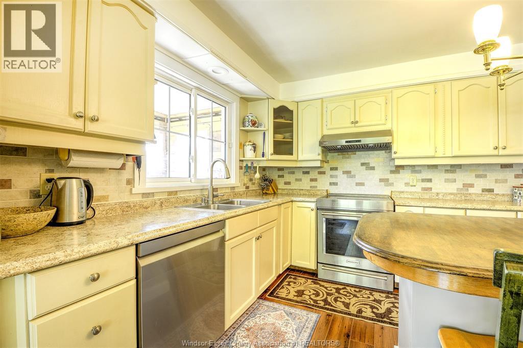 3567 HOWARD - 15
