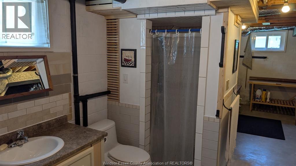 3567 HOWARD - 24