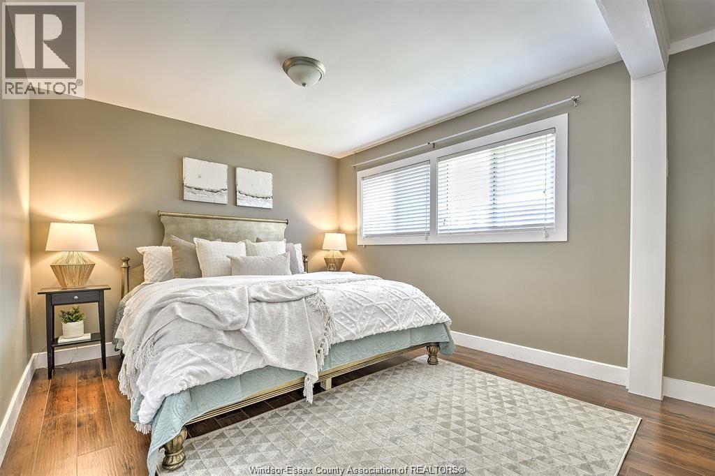 3567 HOWARD - 17