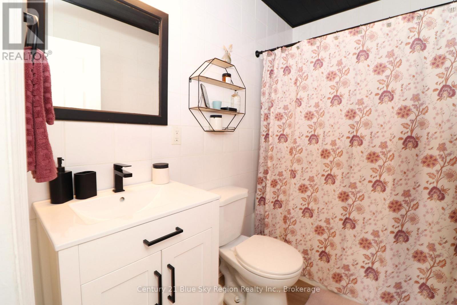 188 LEE AVENUE - 24