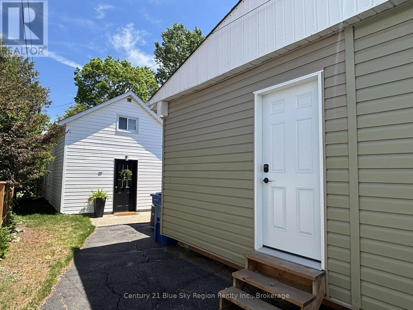 188 LEE AVENUE - 33