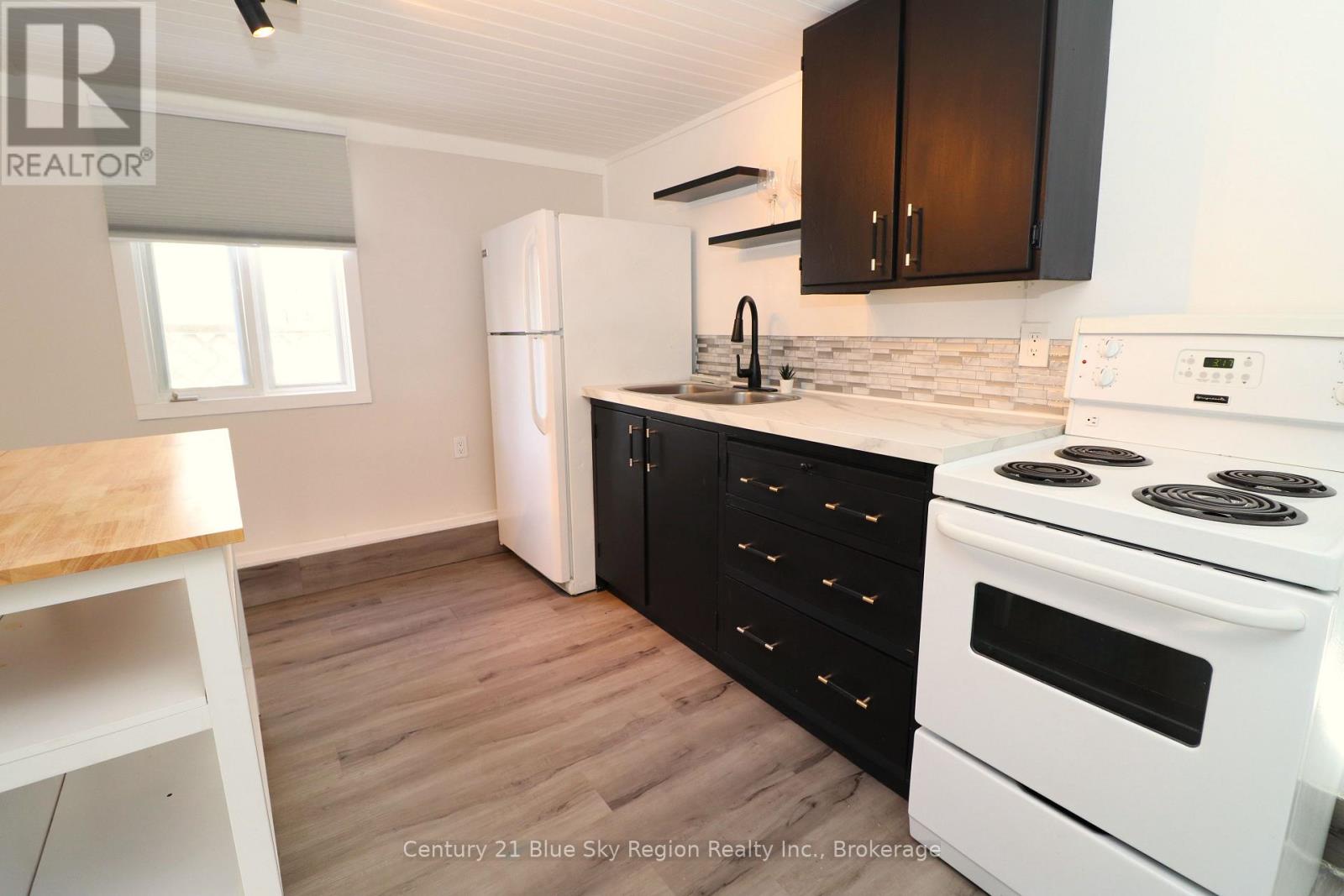 188 LEE AVENUE - 37