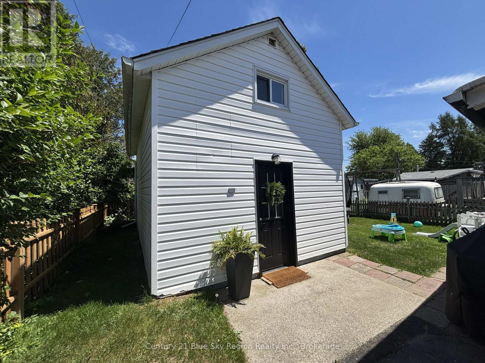 188 LEE AVENUE - 6