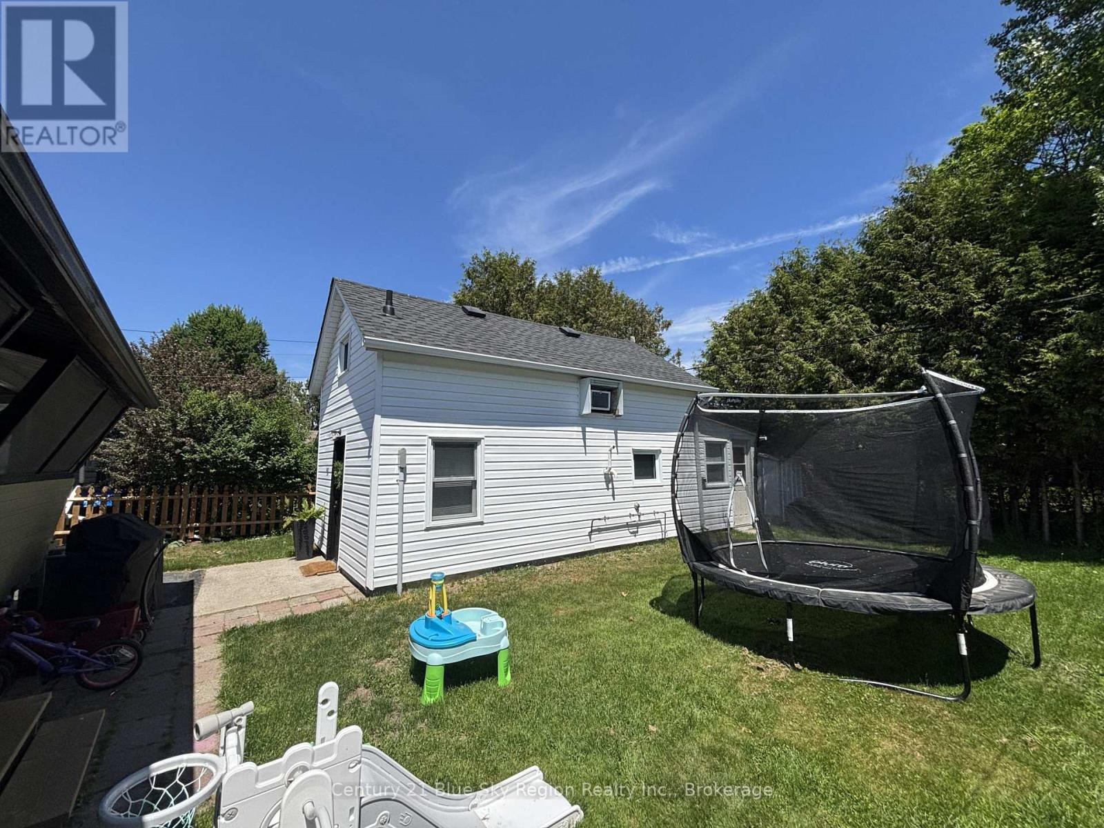 188 LEE AVENUE - 7