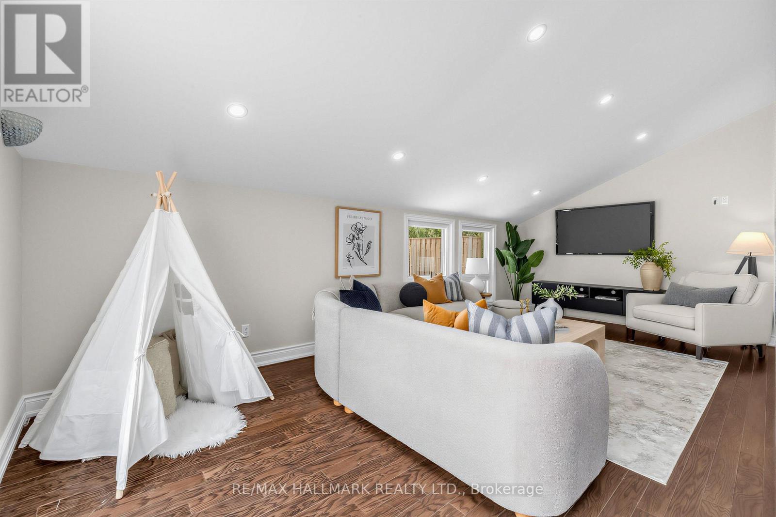 225 LUCAS STREET - 10