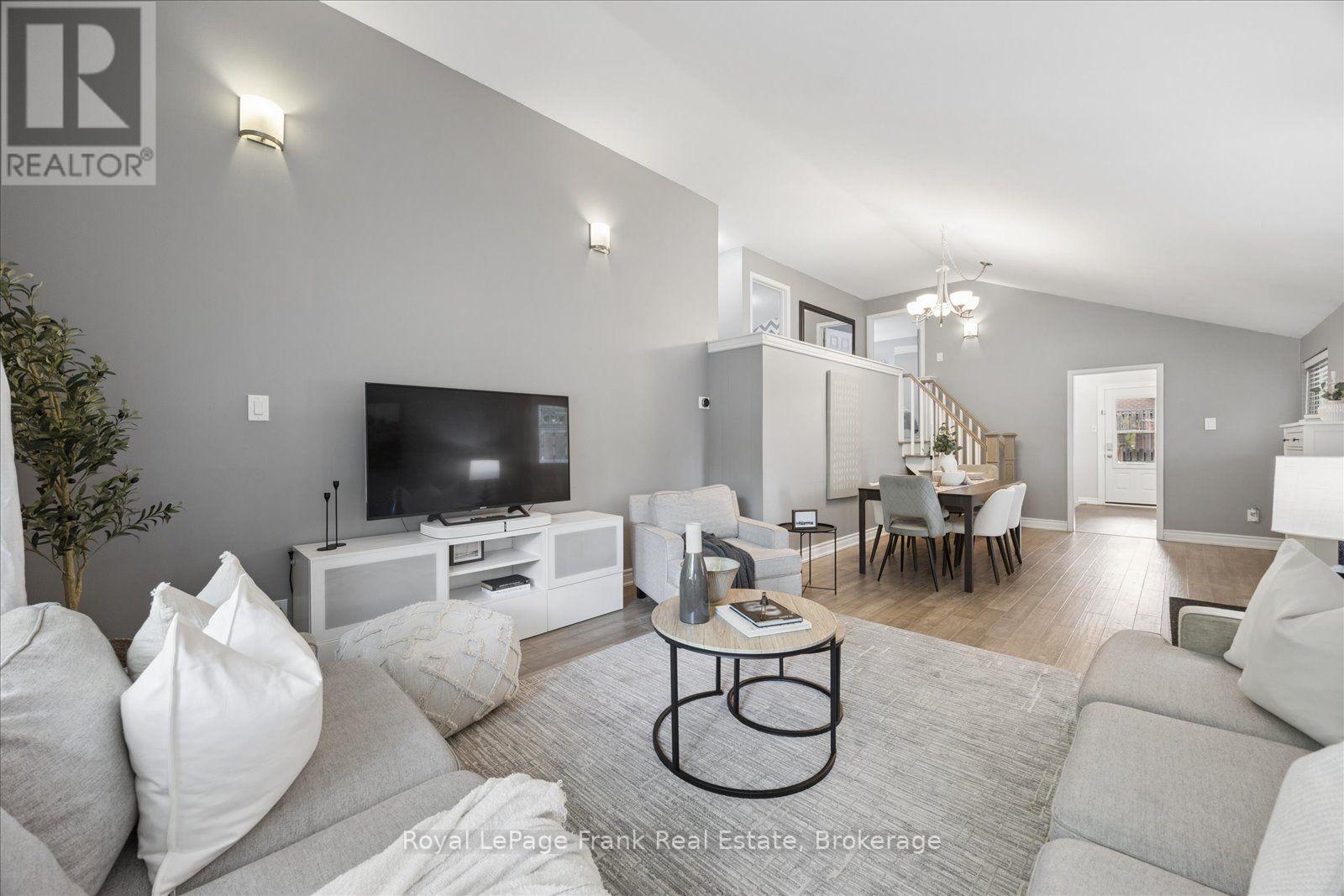 2 ROSSWOOD CRESCENT - 10