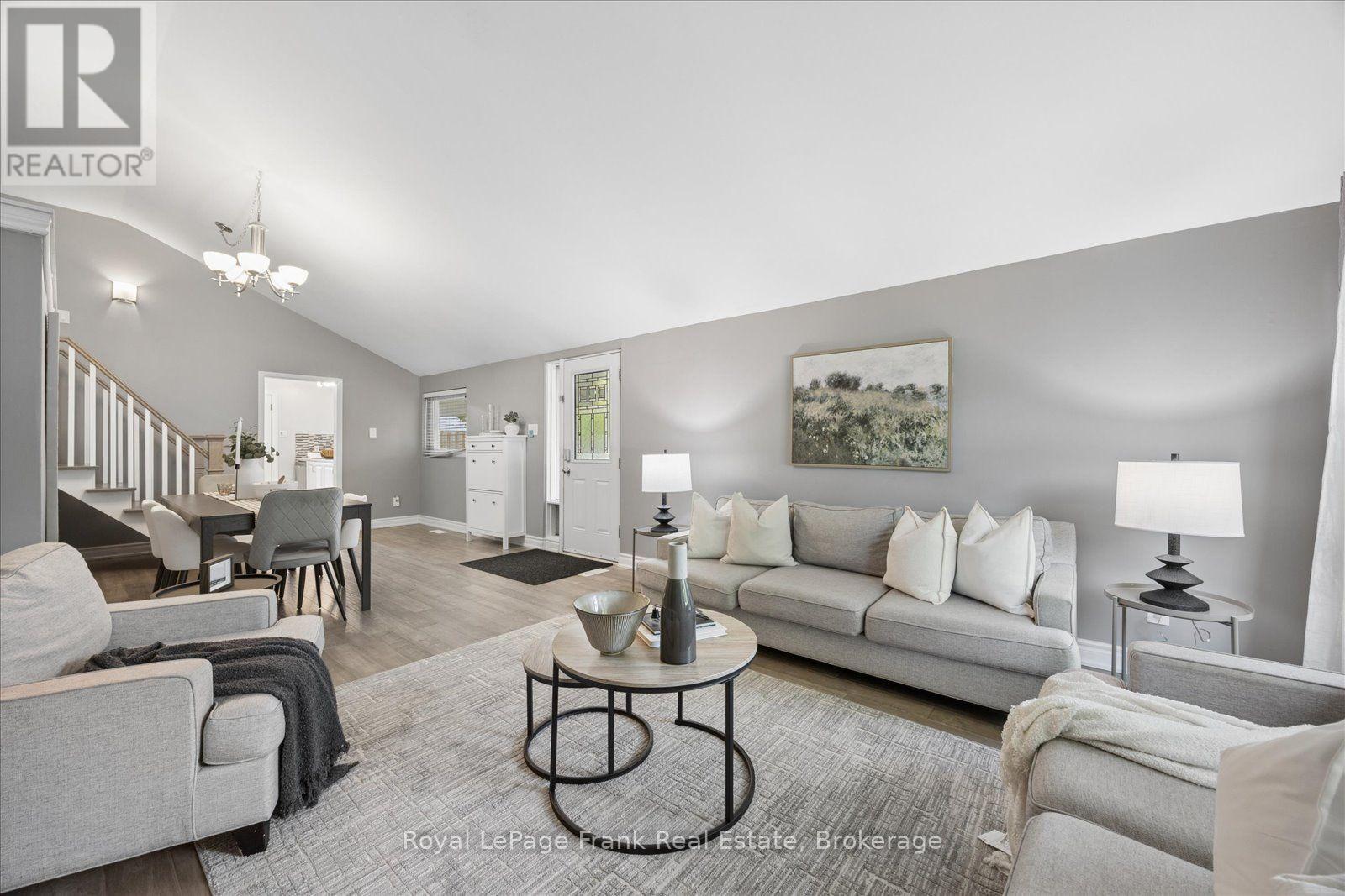 2 ROSSWOOD CRESCENT - 11