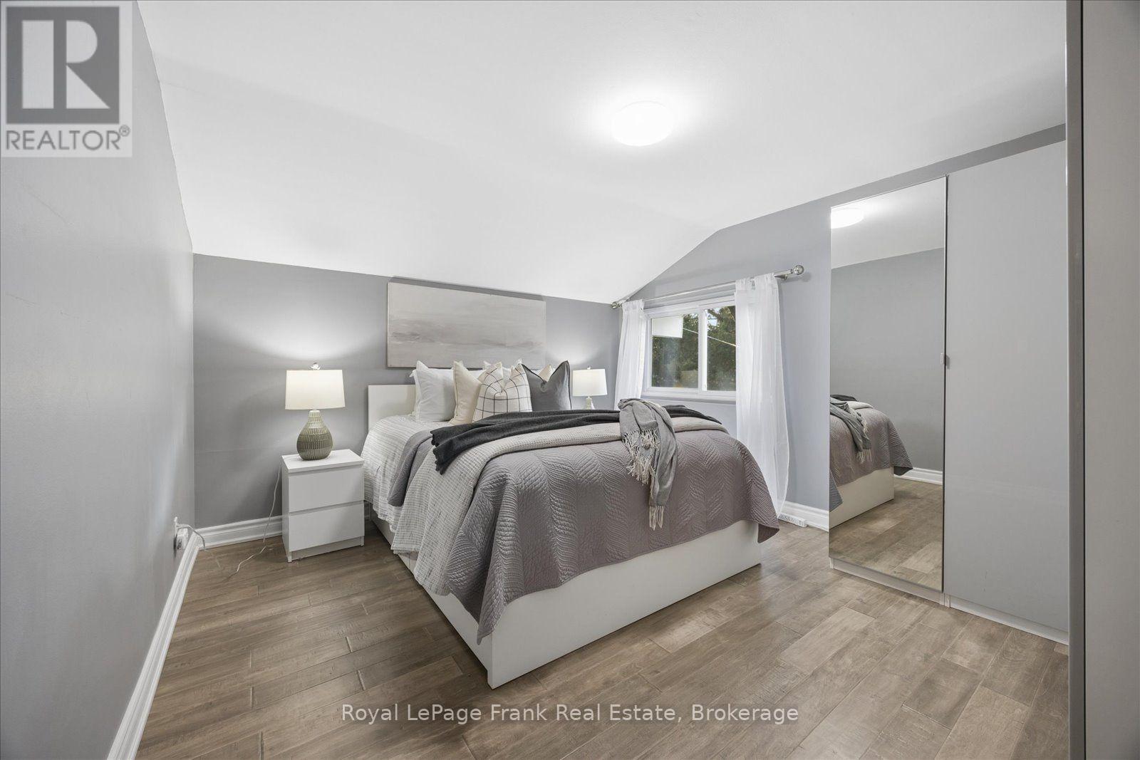 2 ROSSWOOD CRESCENT - 17