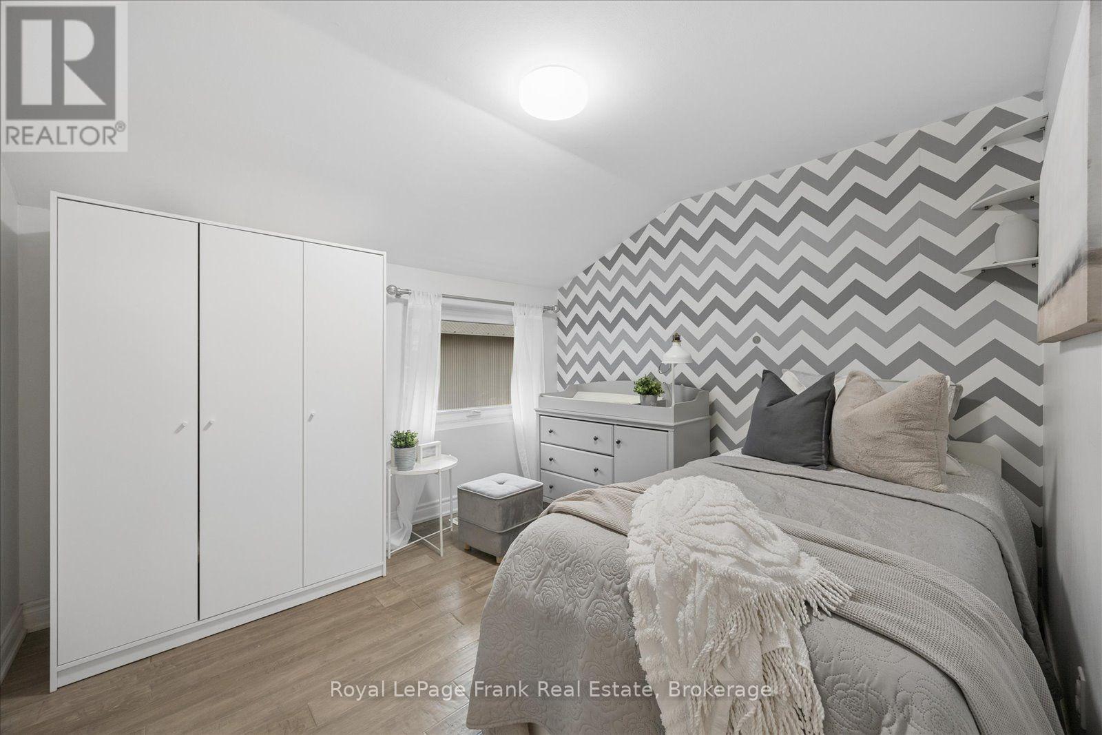 2 ROSSWOOD CRESCENT - 19