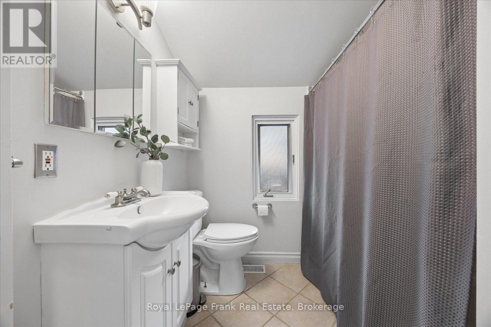 2 ROSSWOOD CRESCENT - 20