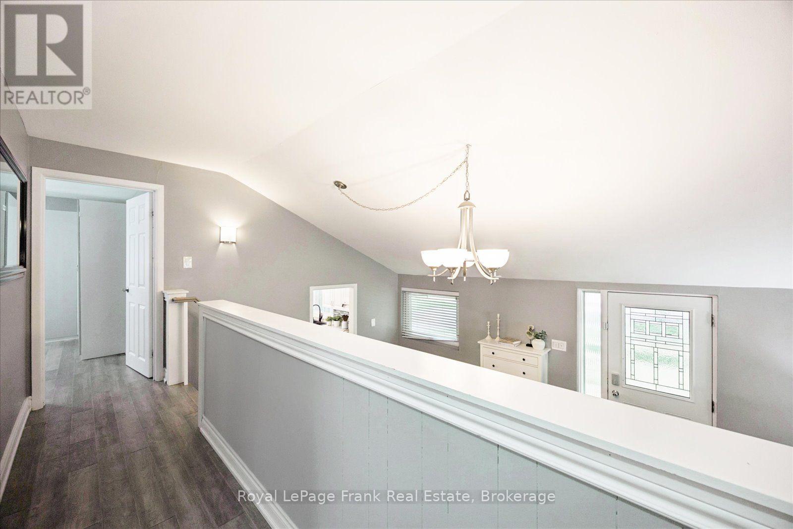 2 ROSSWOOD CRESCENT - 22
