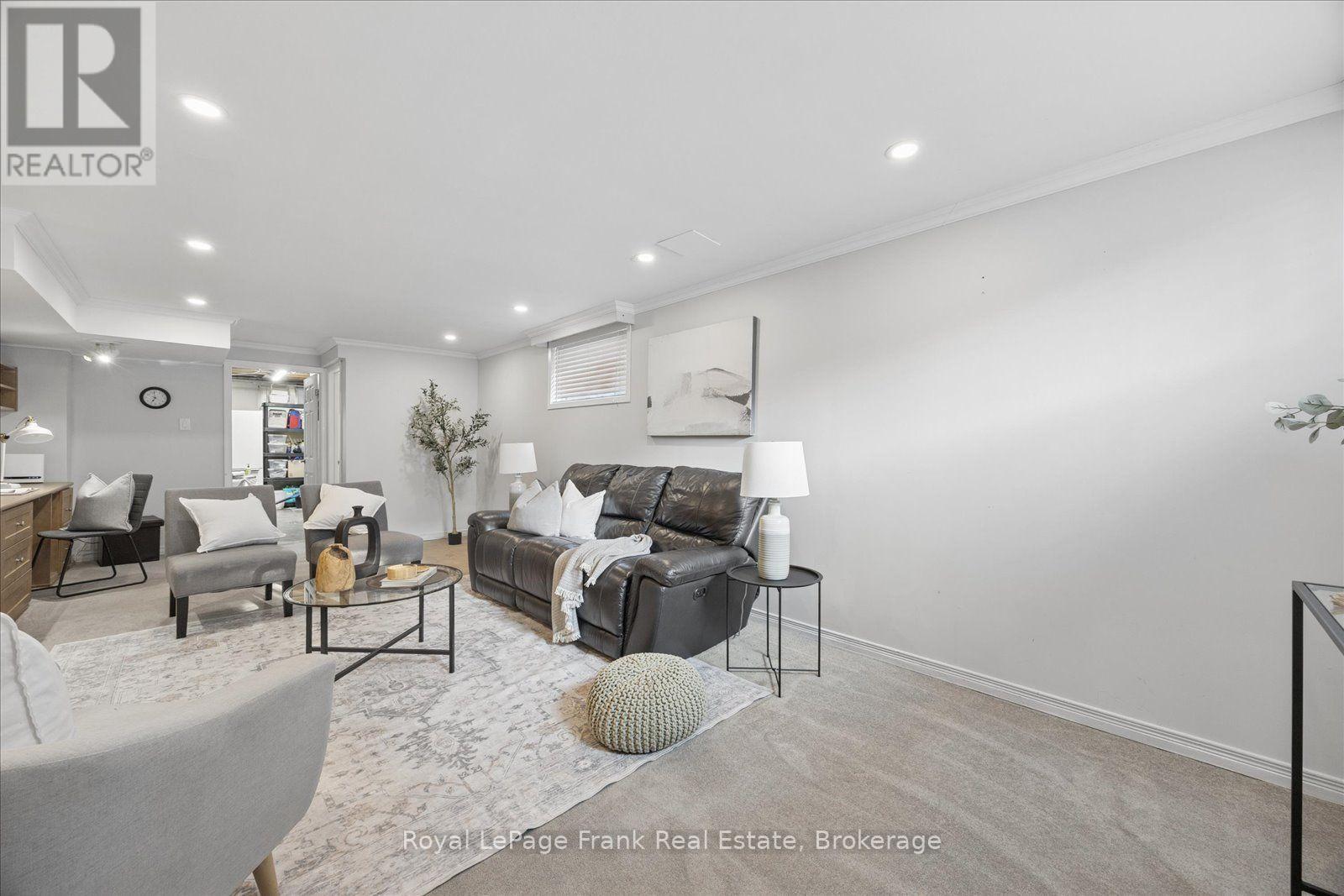 2 ROSSWOOD CRESCENT - 25