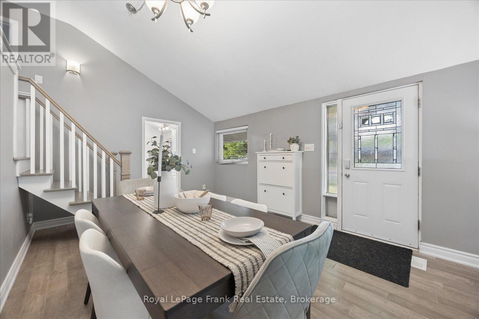 2 ROSSWOOD CRESCENT - 4