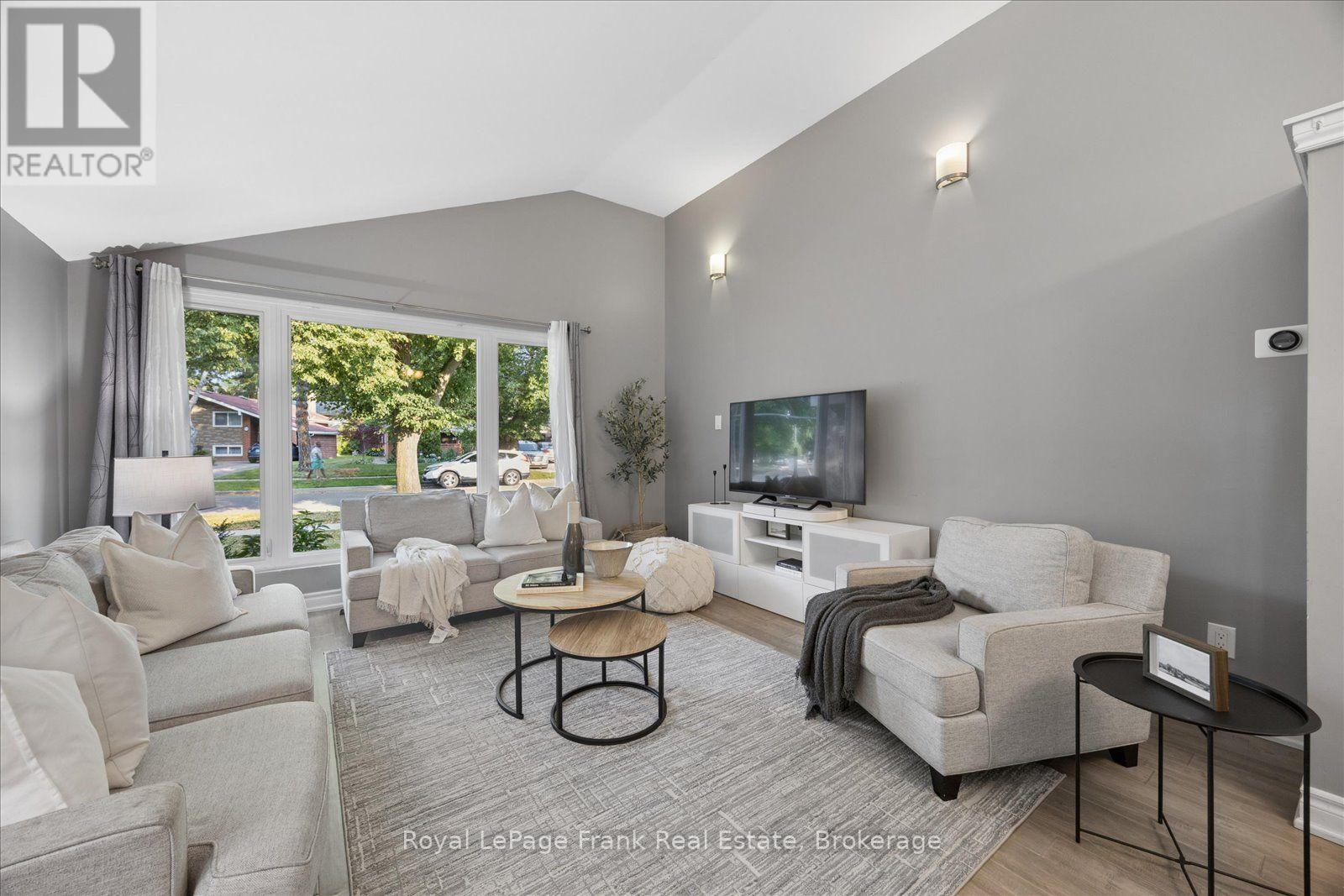 2 ROSSWOOD CRESCENT - 8