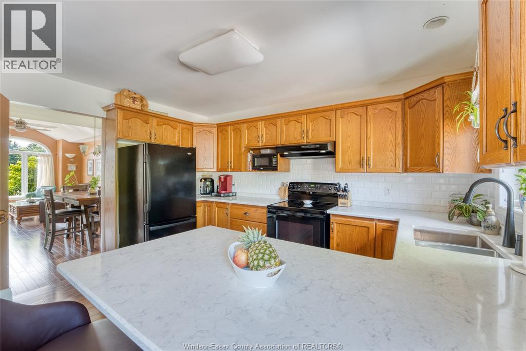 113 BEACH COURT - 27