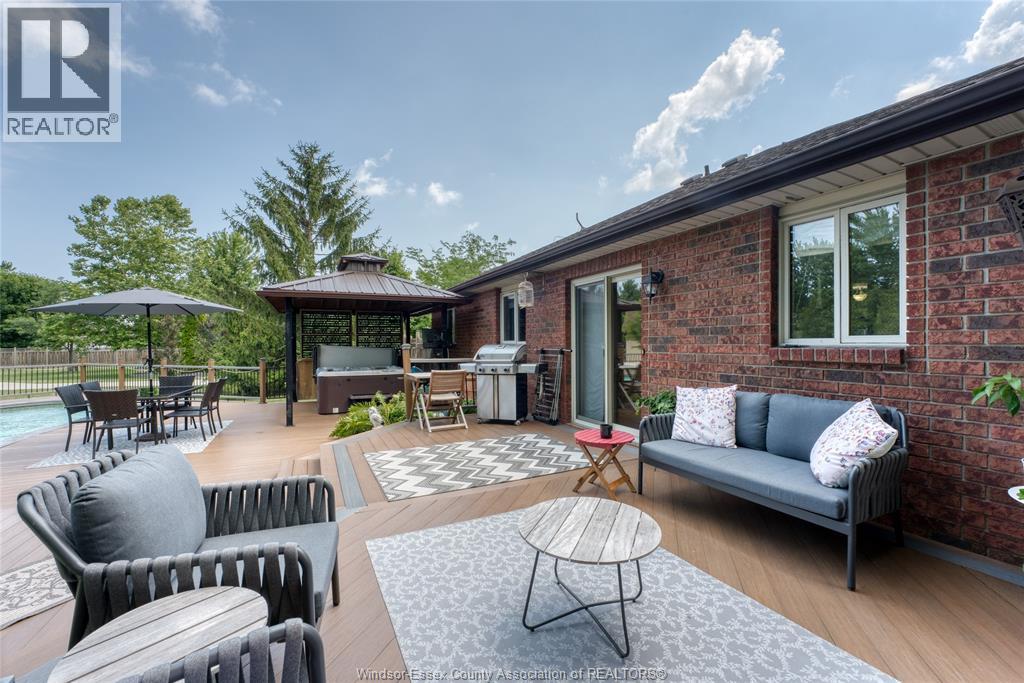 113 BEACH COURT - 11