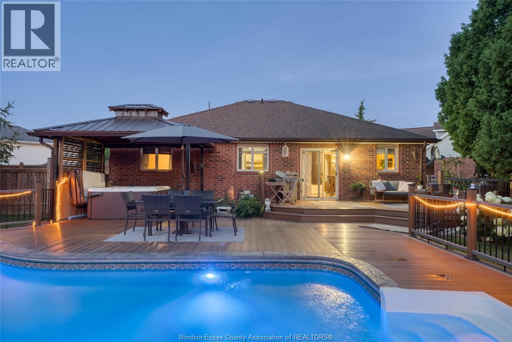 113 BEACH COURT - 12