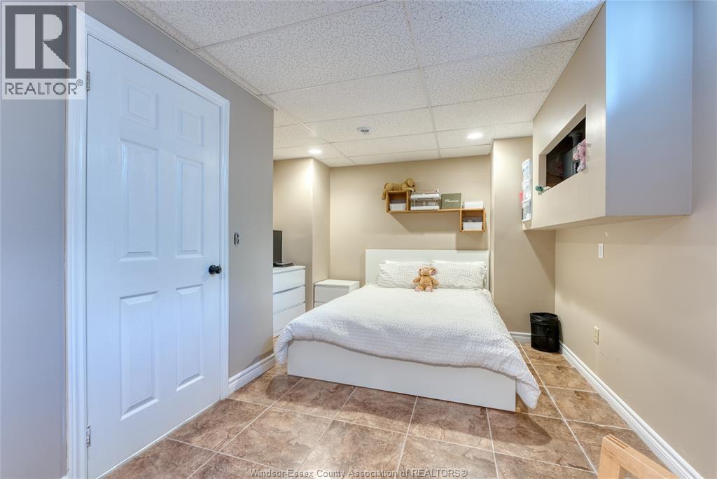113 BEACH COURT - 35